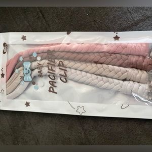 Pacifier clips